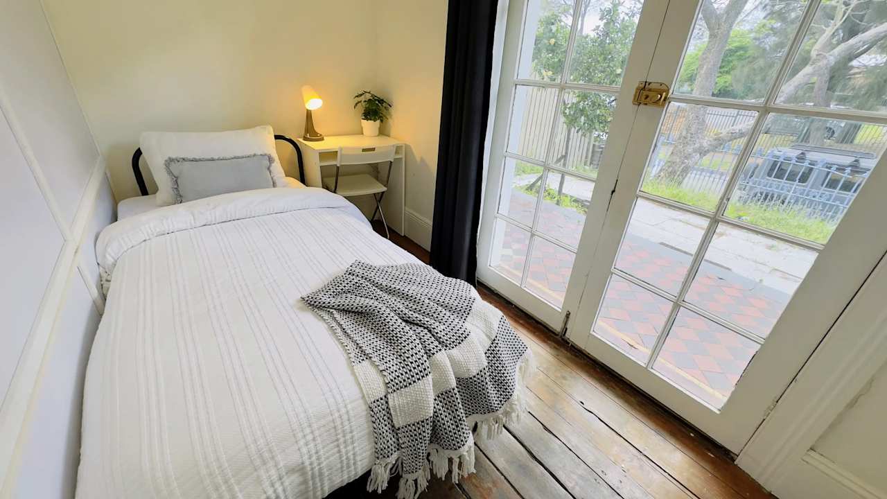 Furnished room in a flatshare
