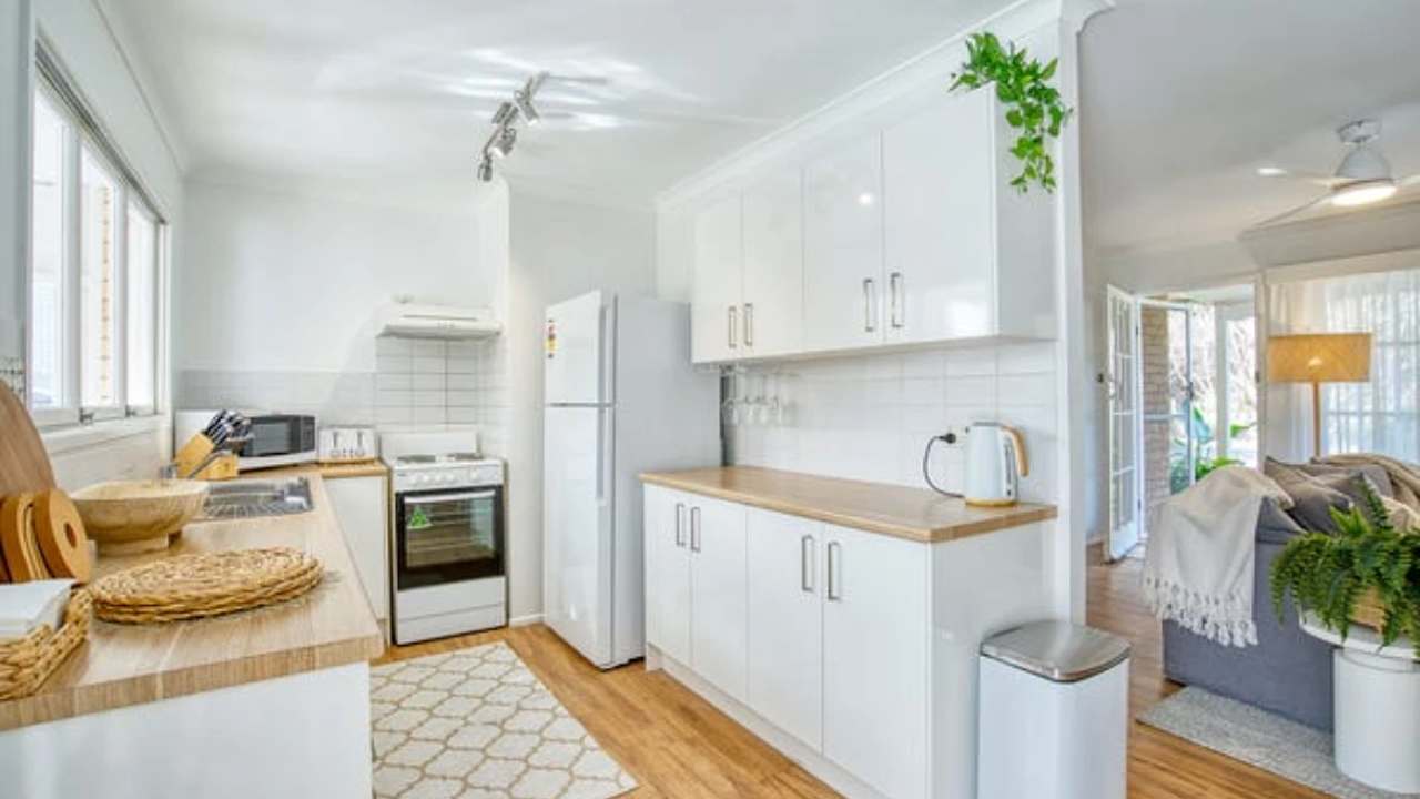 Furnished room in a share house