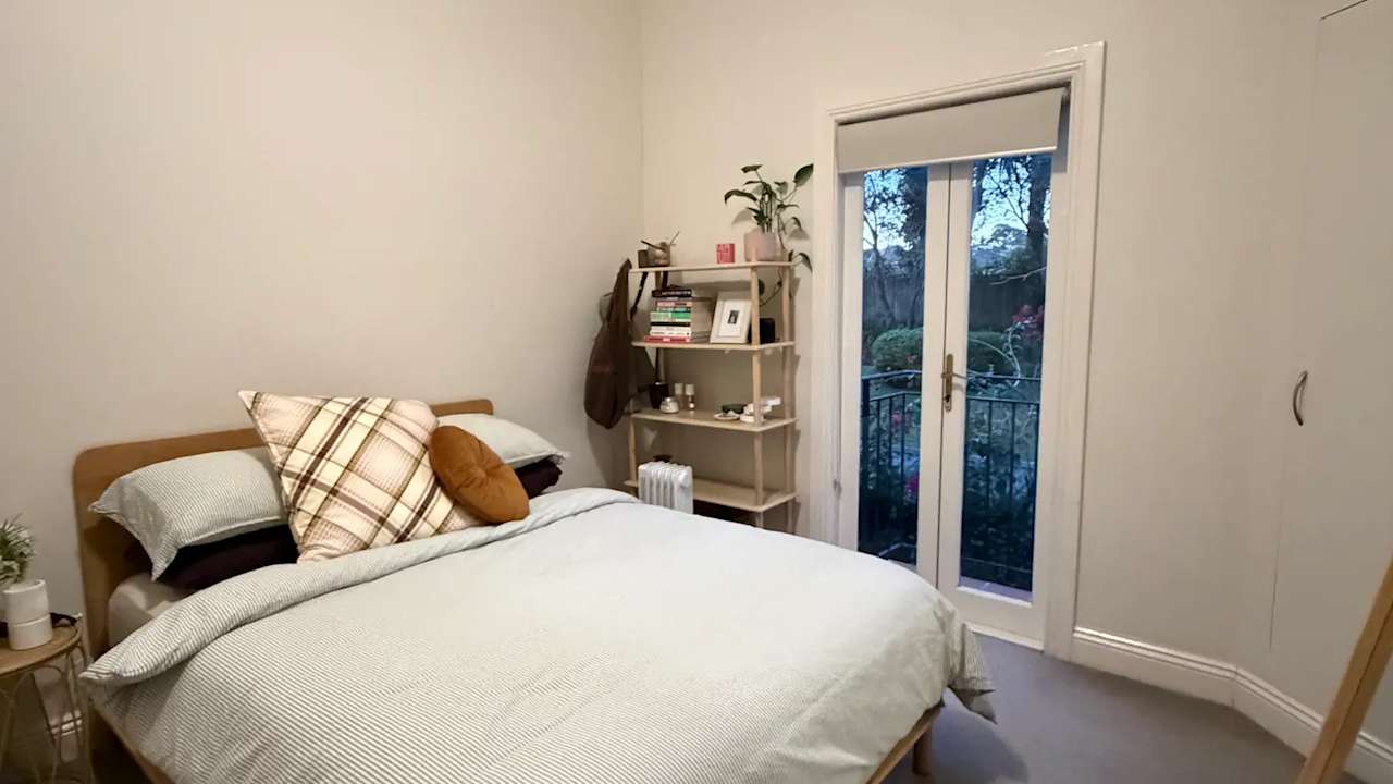 Furnished room in a share house