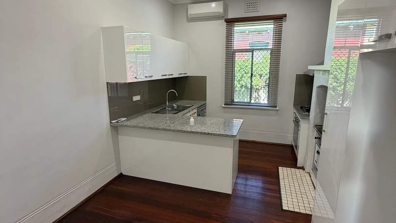 Whole property with 3 rooms for rent