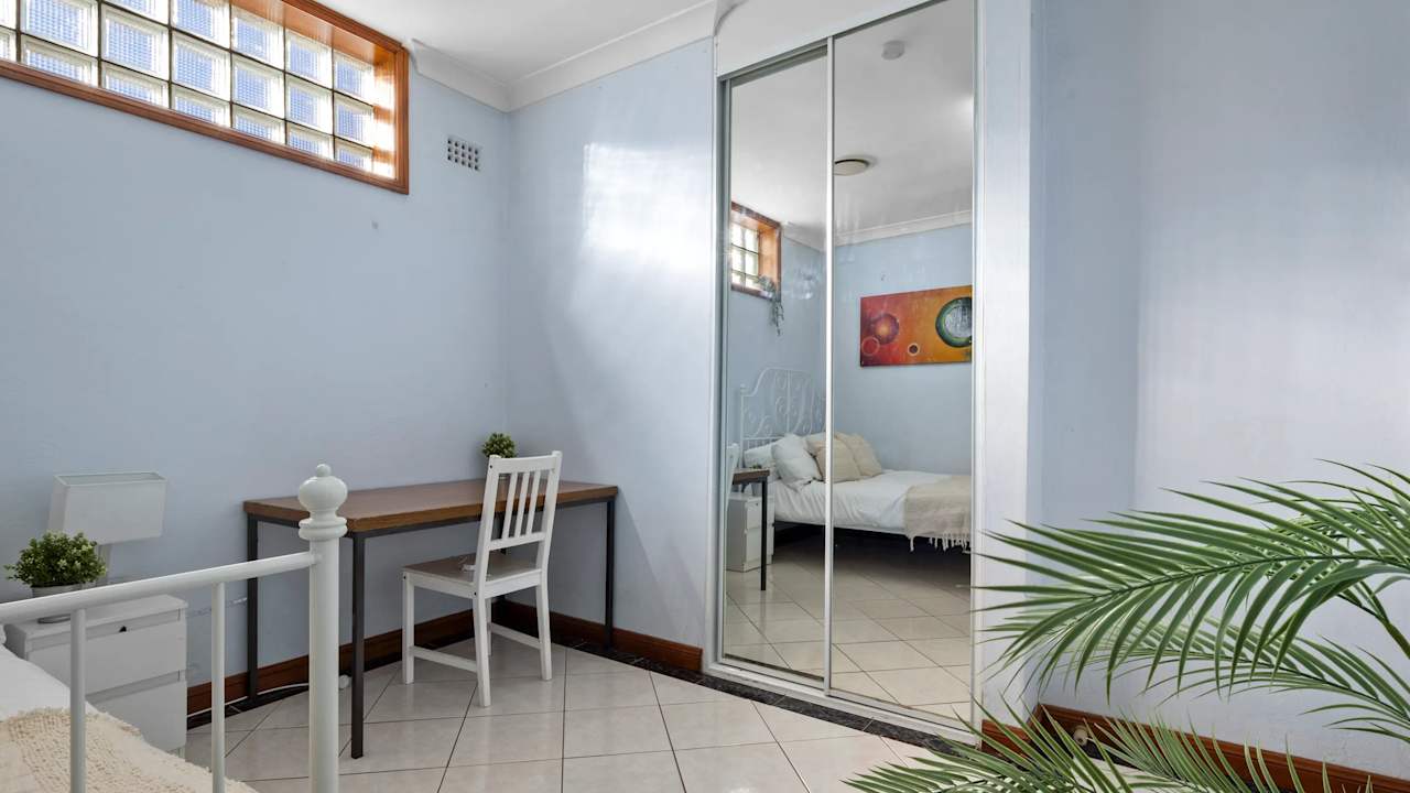 Furnished room in a flatshare