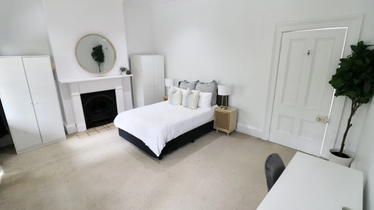Room in a share house