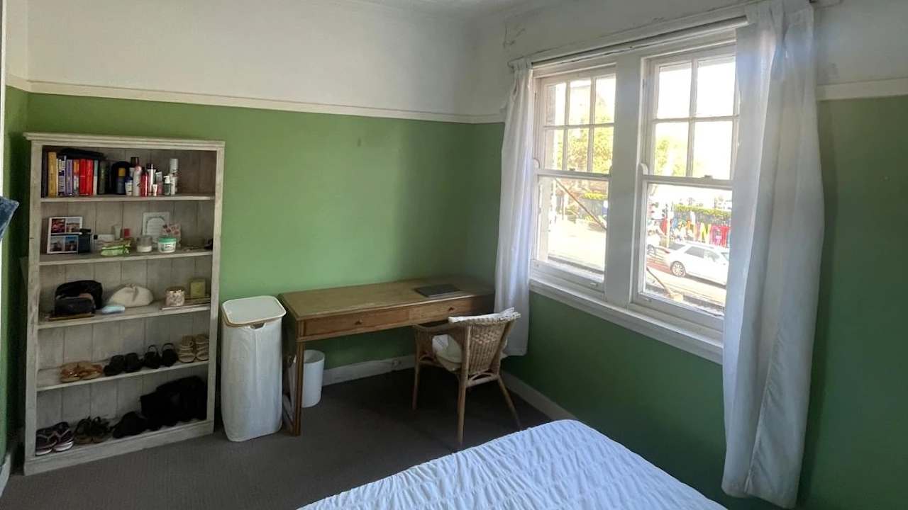 Furnished room in a flatshare