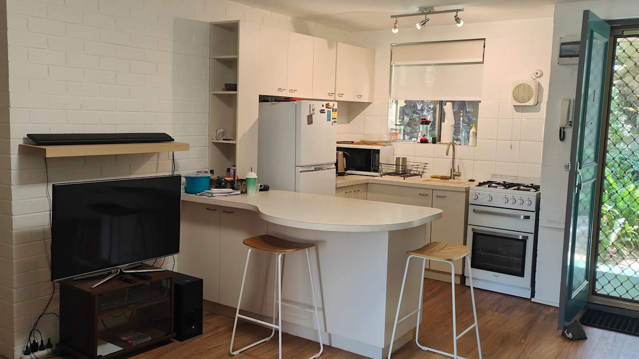 Furnished room in a flatshare