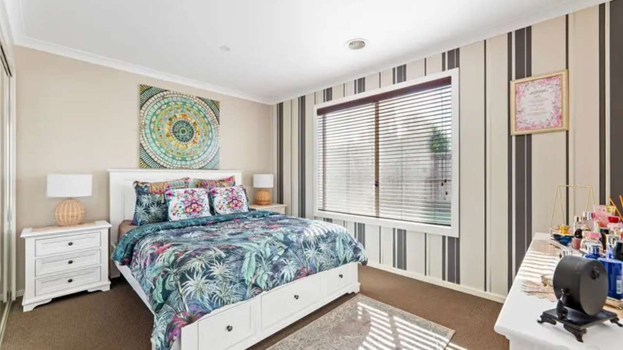 Room in a share house