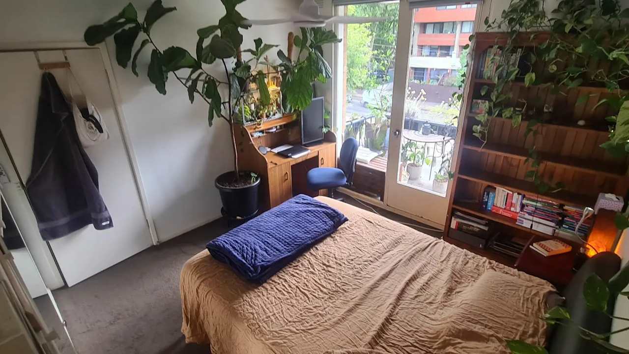 Furnished room in a flatshare