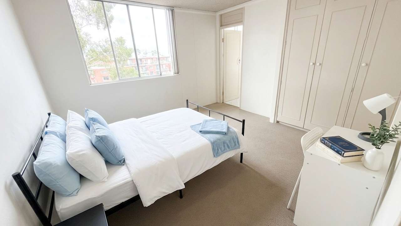 Furnished room in a flatshare