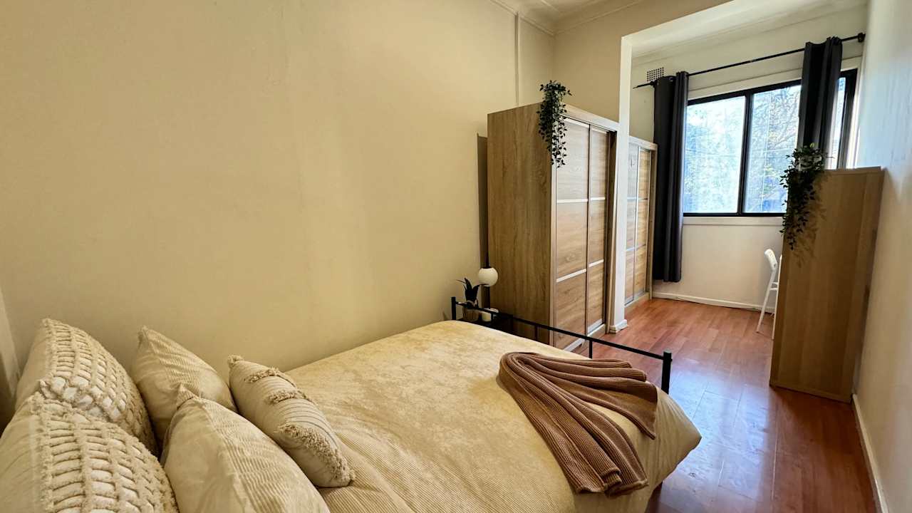 Furnished room in a flatshare
