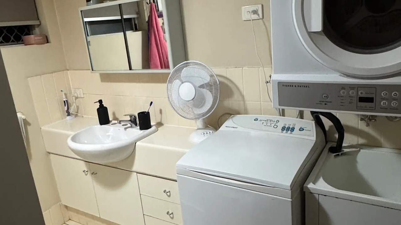 Unfurnished room in a flatshare