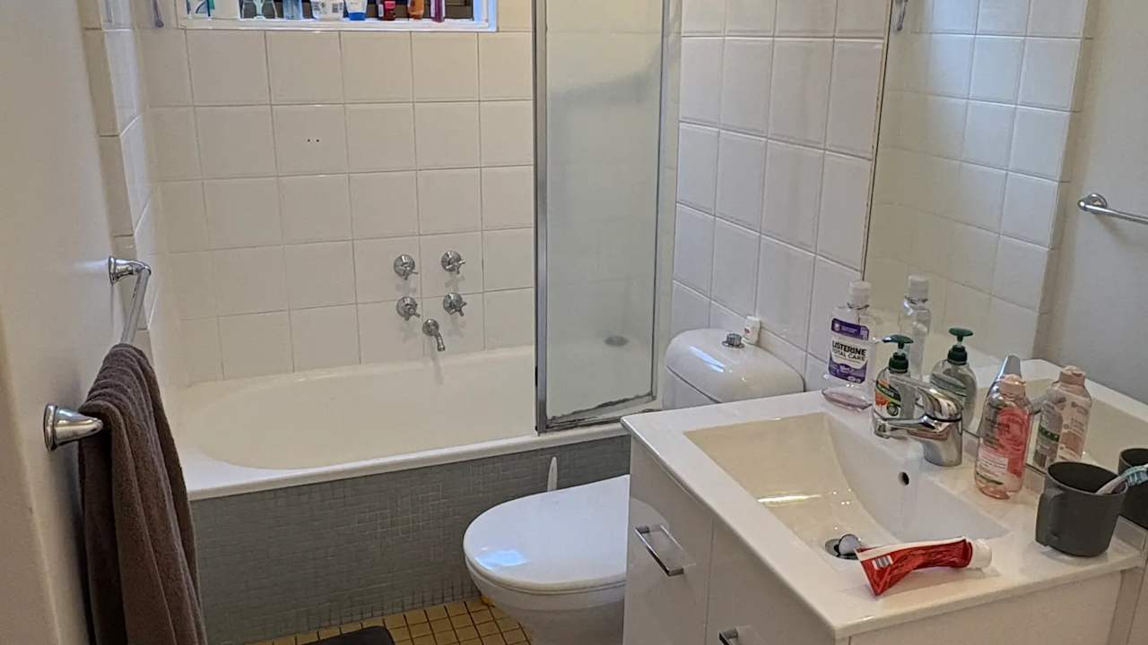 Furnished room in a flatshare