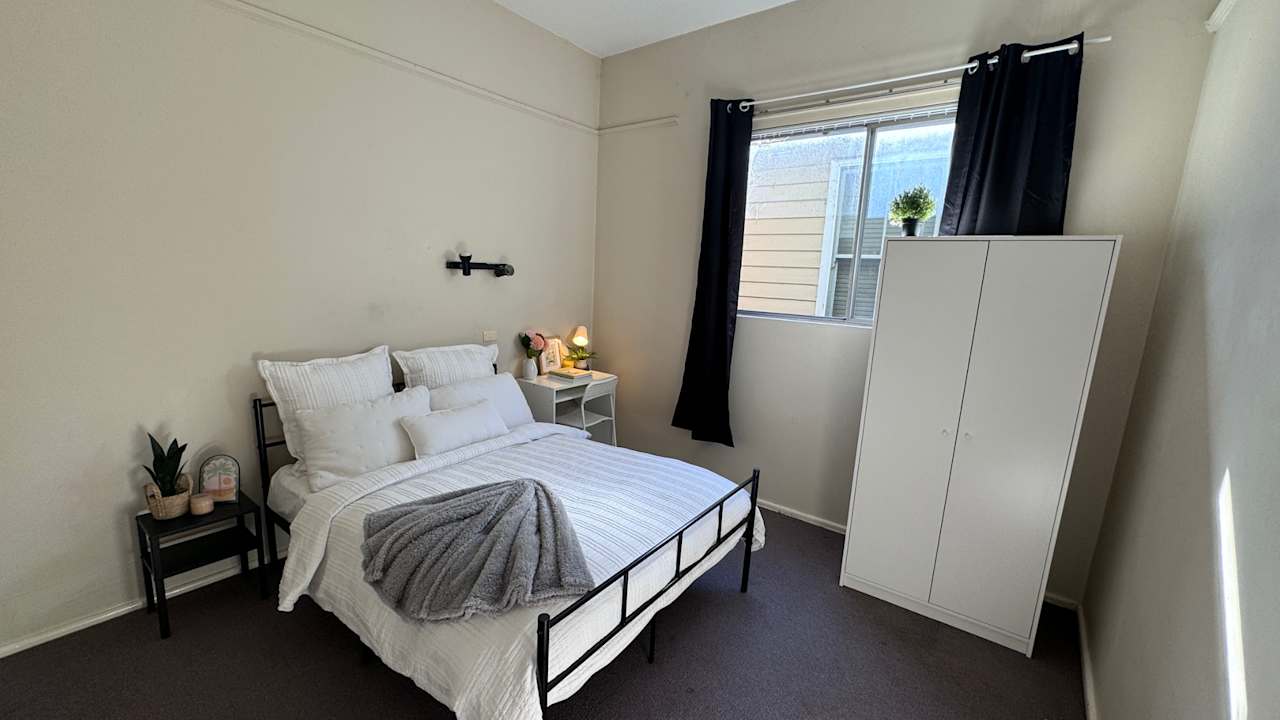 Furnished room in a flatshare