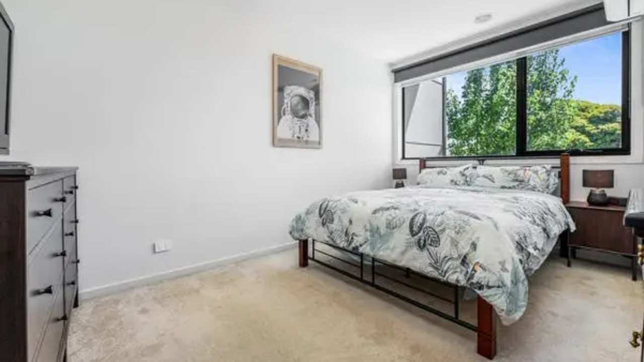 Furnished room with ensuite in a share house