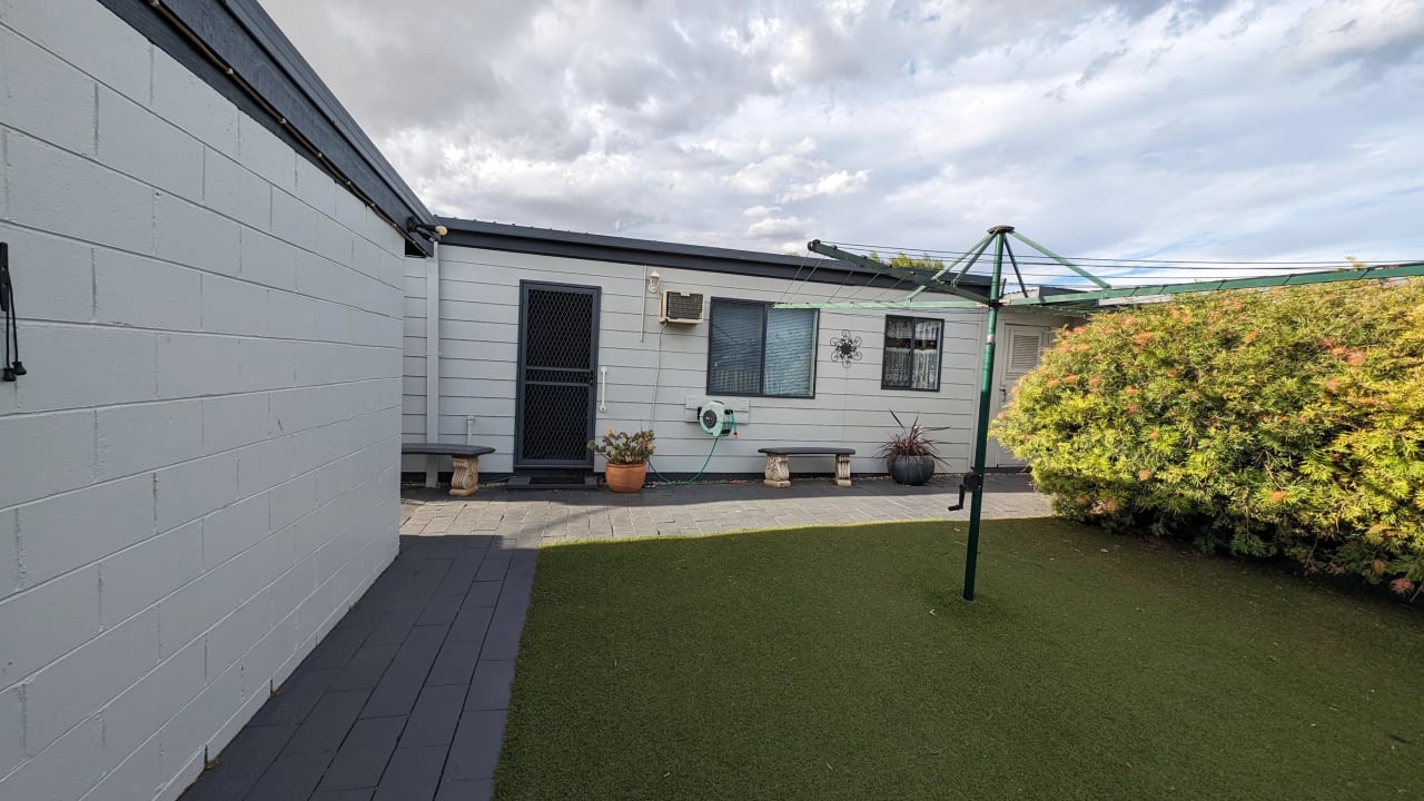 Unfurnished room granny flat for rent