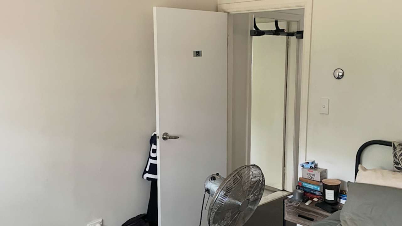 Room in a share house