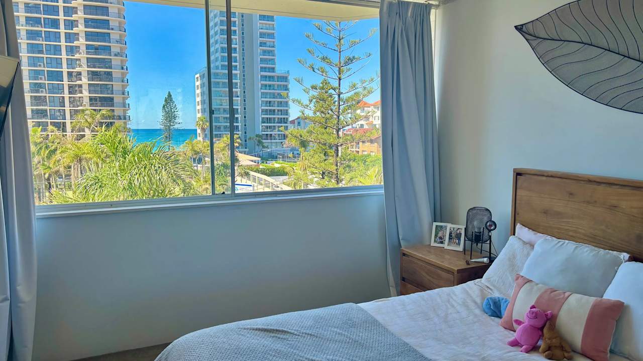 Furnished room with ensuite in a flatshare