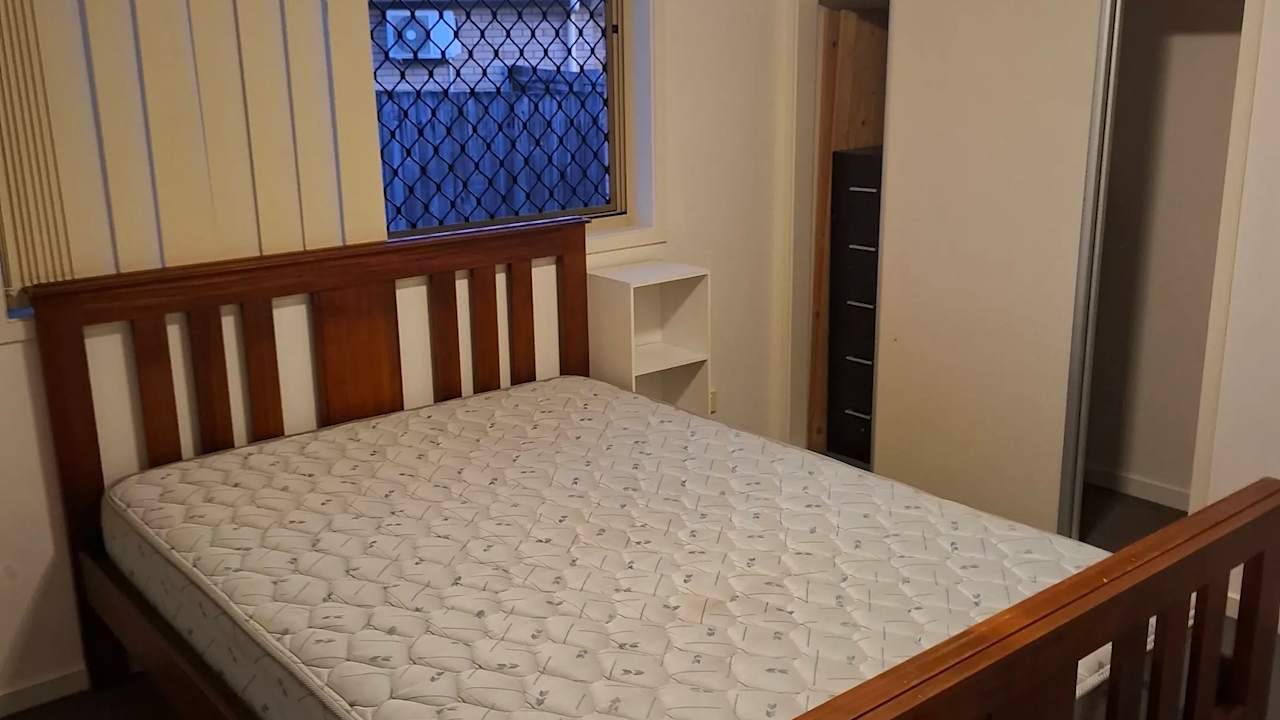 Room in a share house
