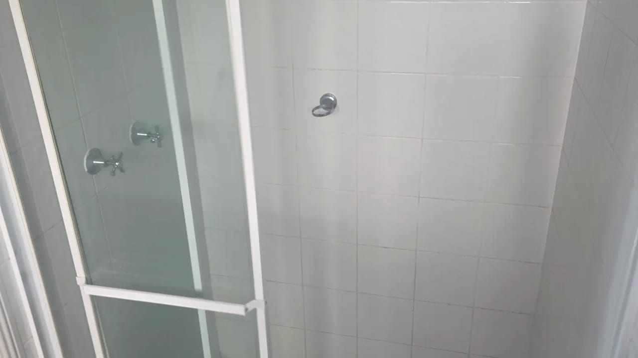 Unfurnished room with ensuite in a flatshare
