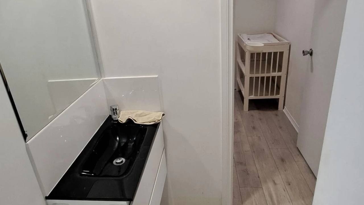 Room in a share house