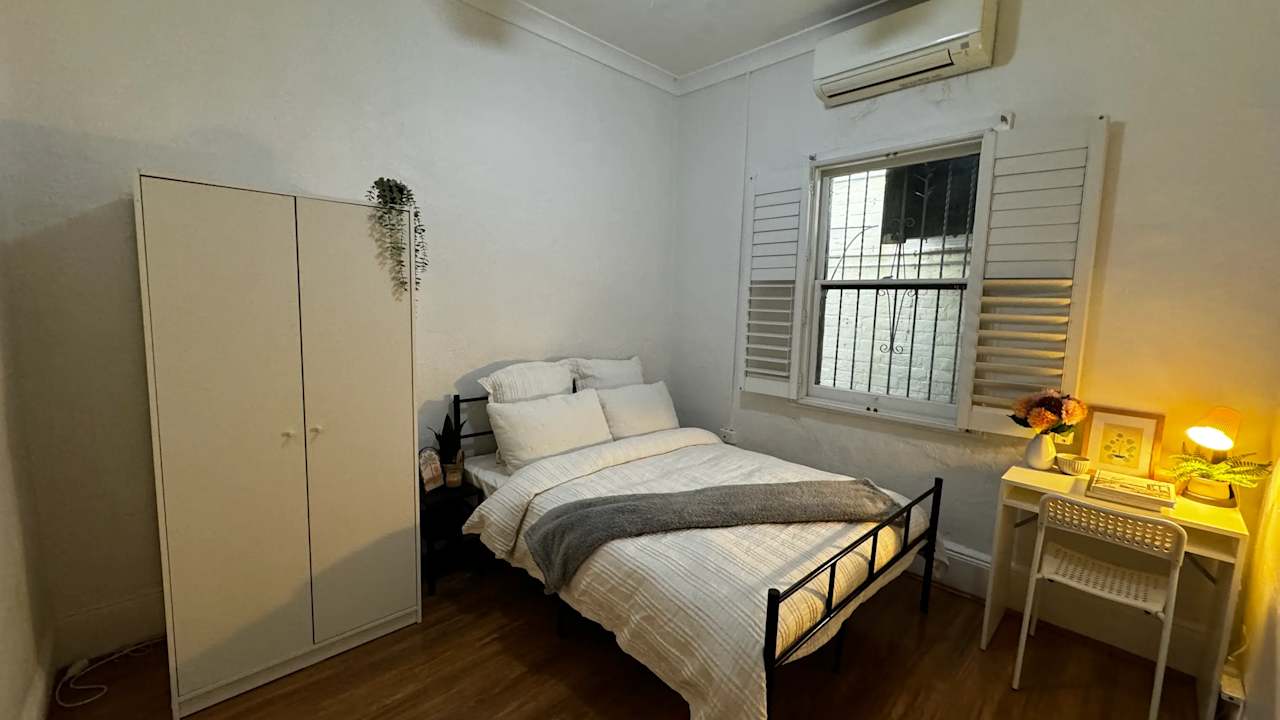 Furnished room in a share house