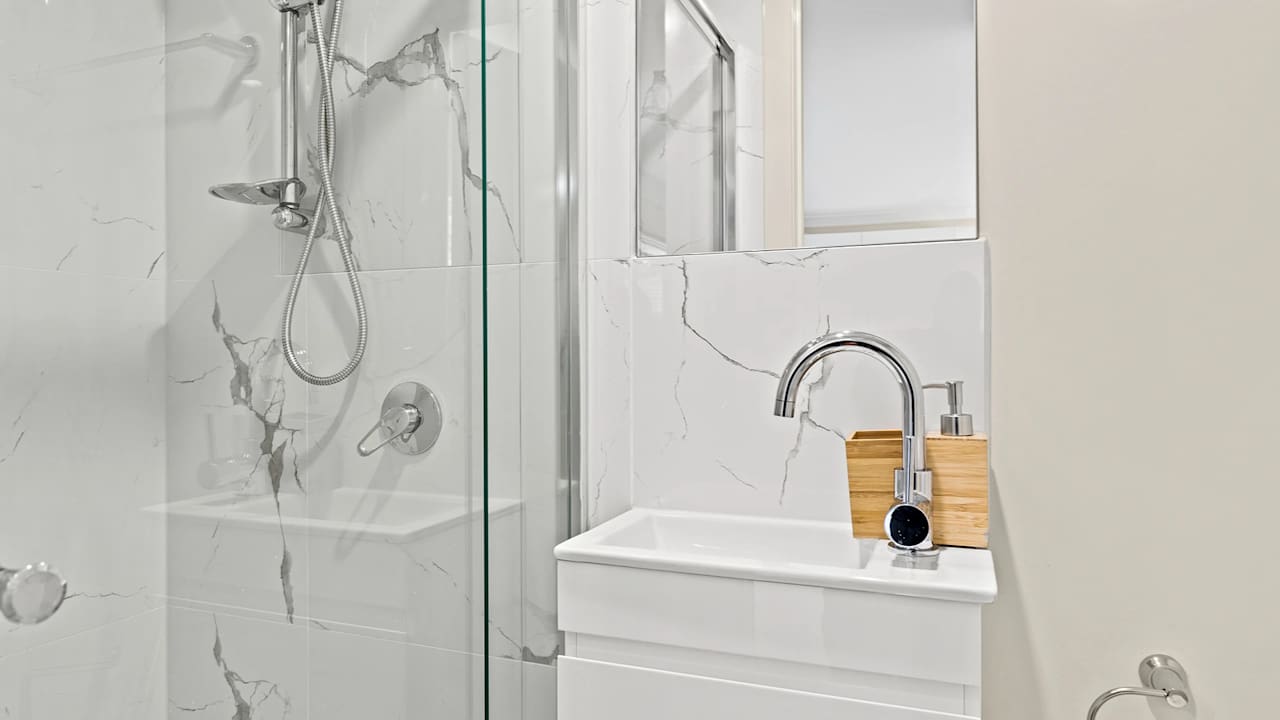 Furnished room with own bathroom