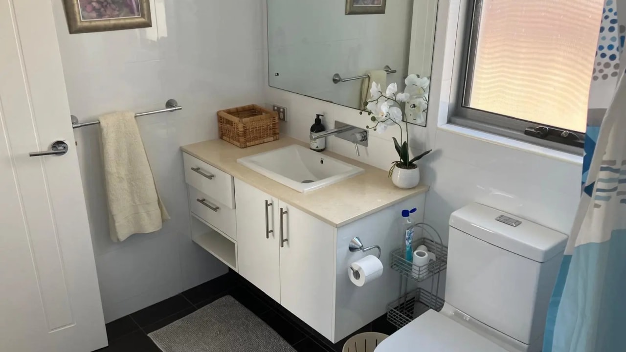 Furnished room in a share house
