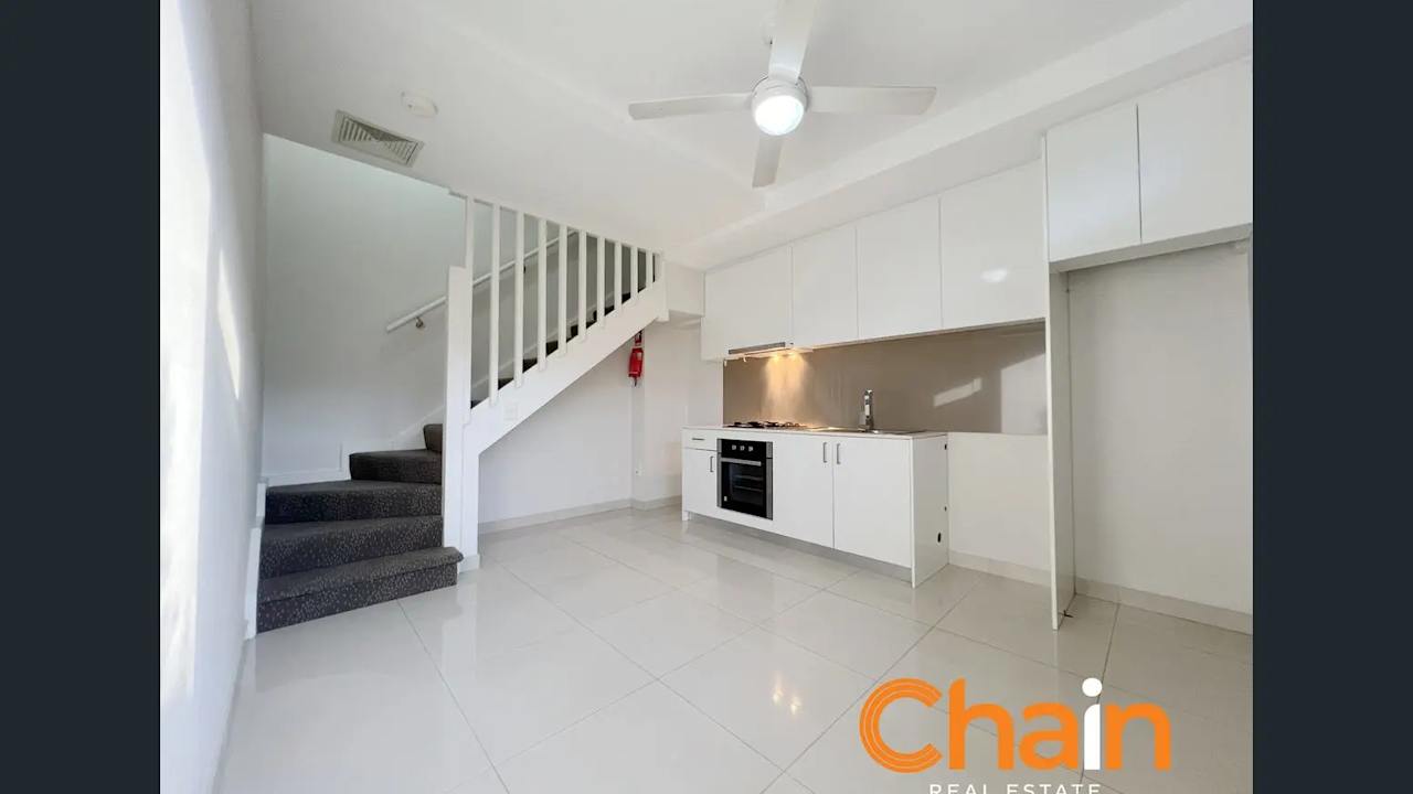 Unfurnished room studio flat for rent