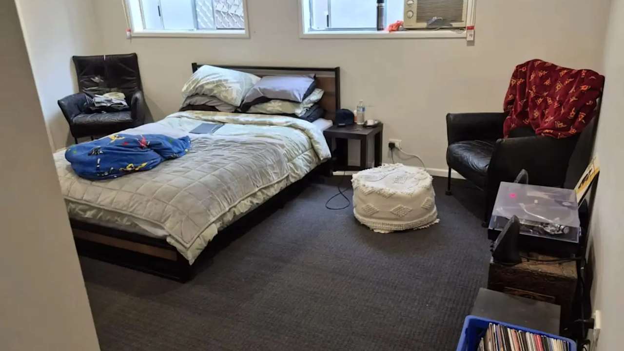 Unfurnished room in a share house