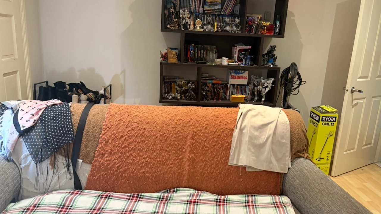 Furnished room in a share house