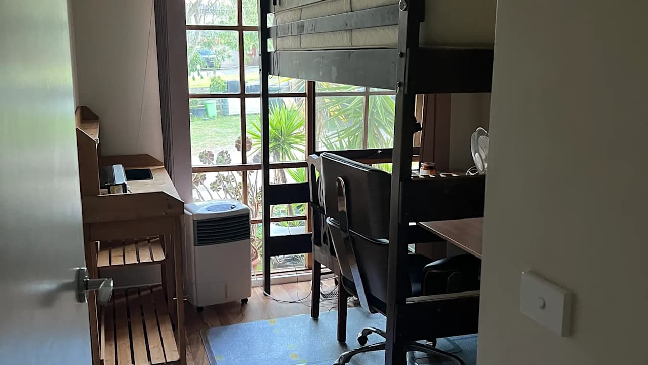 Room in a share house