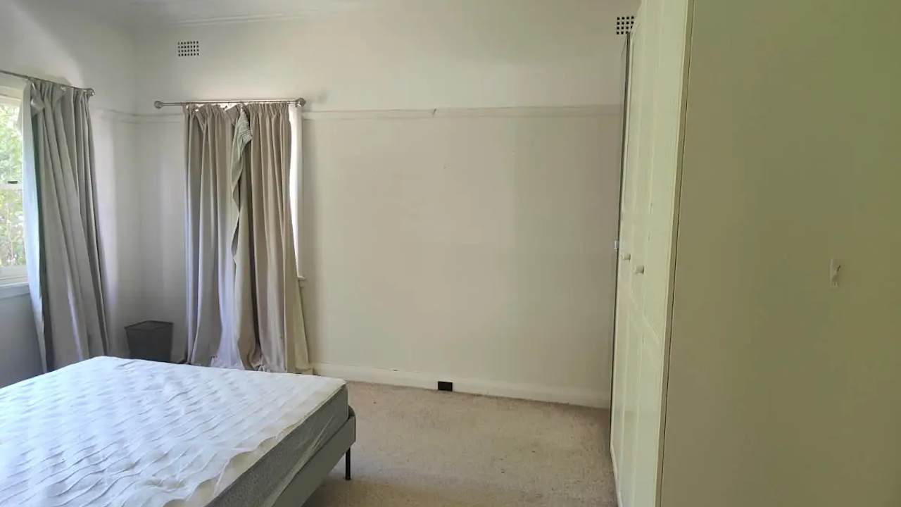 Room in a share house