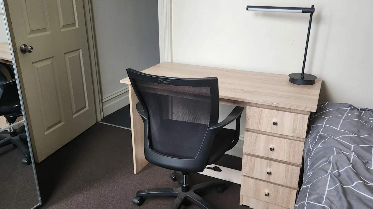 Furnished room in a share house