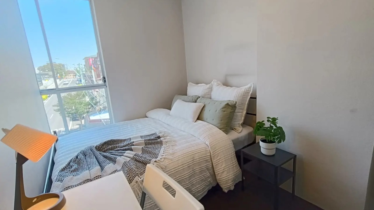 Furnished room in a flatshare