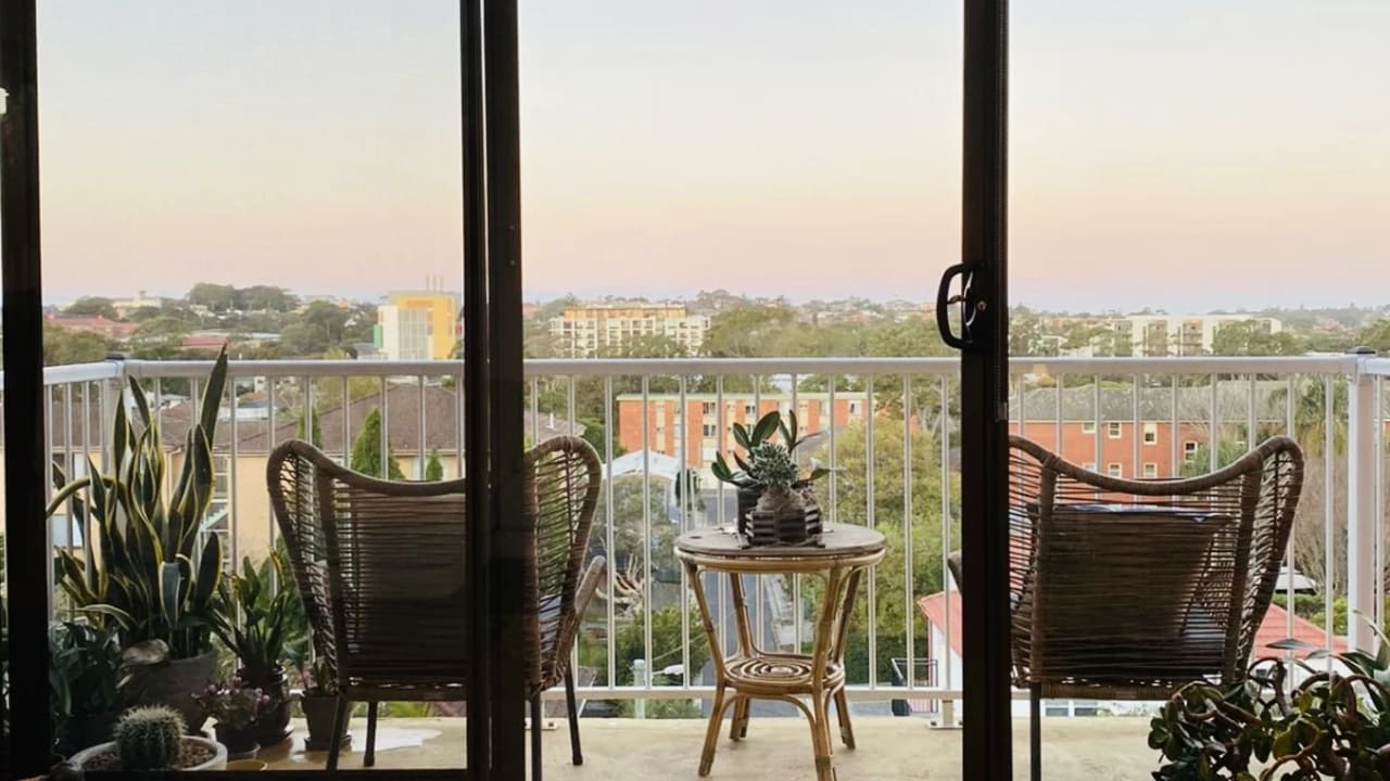 Furnished room in a flatshare