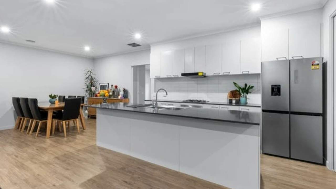 Unfurnished room with own bathroom