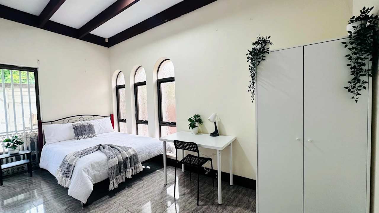 Furnished room in a share house