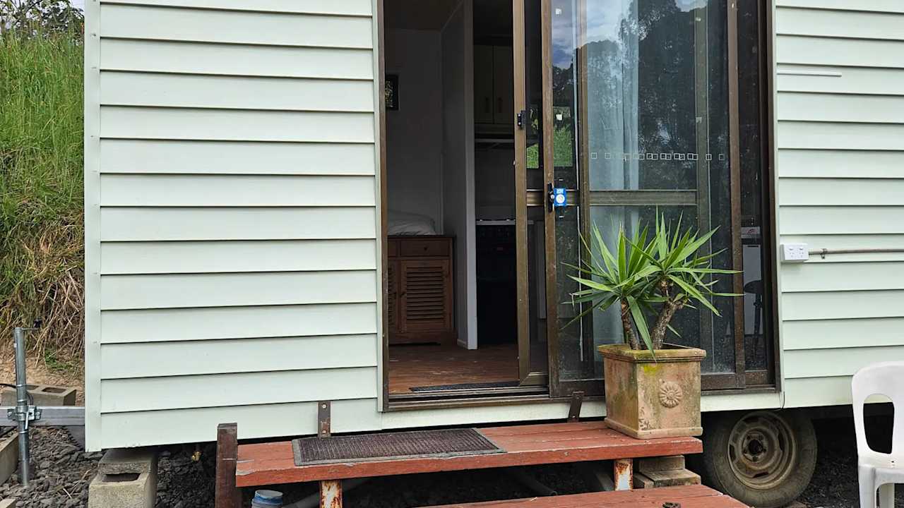 Furnished room studio flat for rent