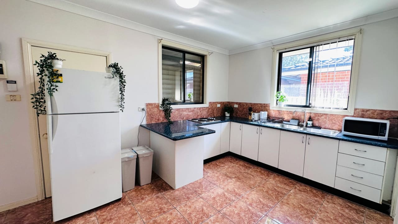 Furnished room in a flatshare