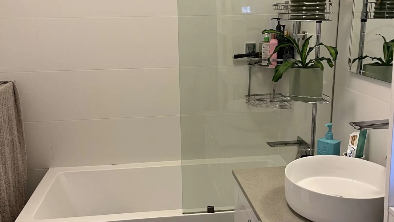 Room in a share house