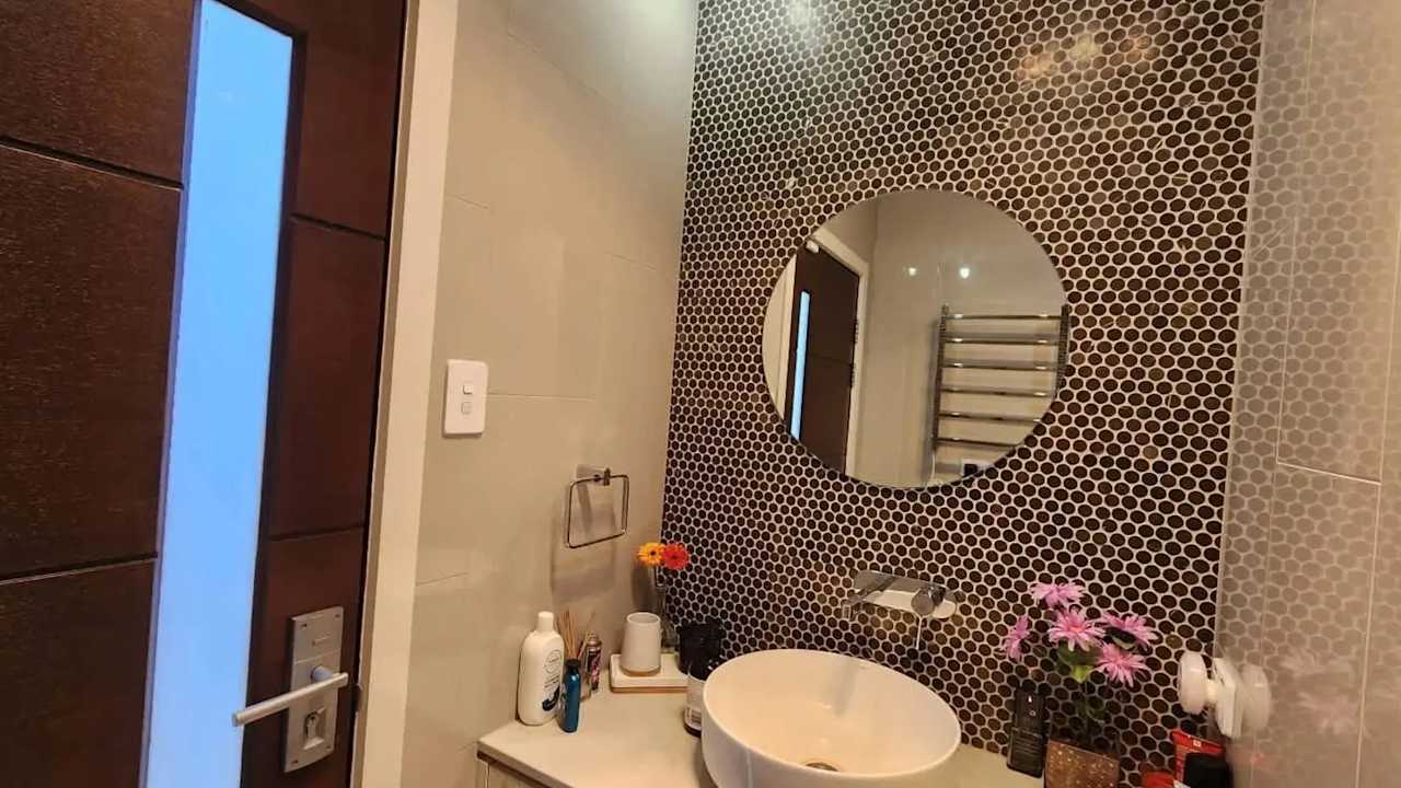 Room in a share house