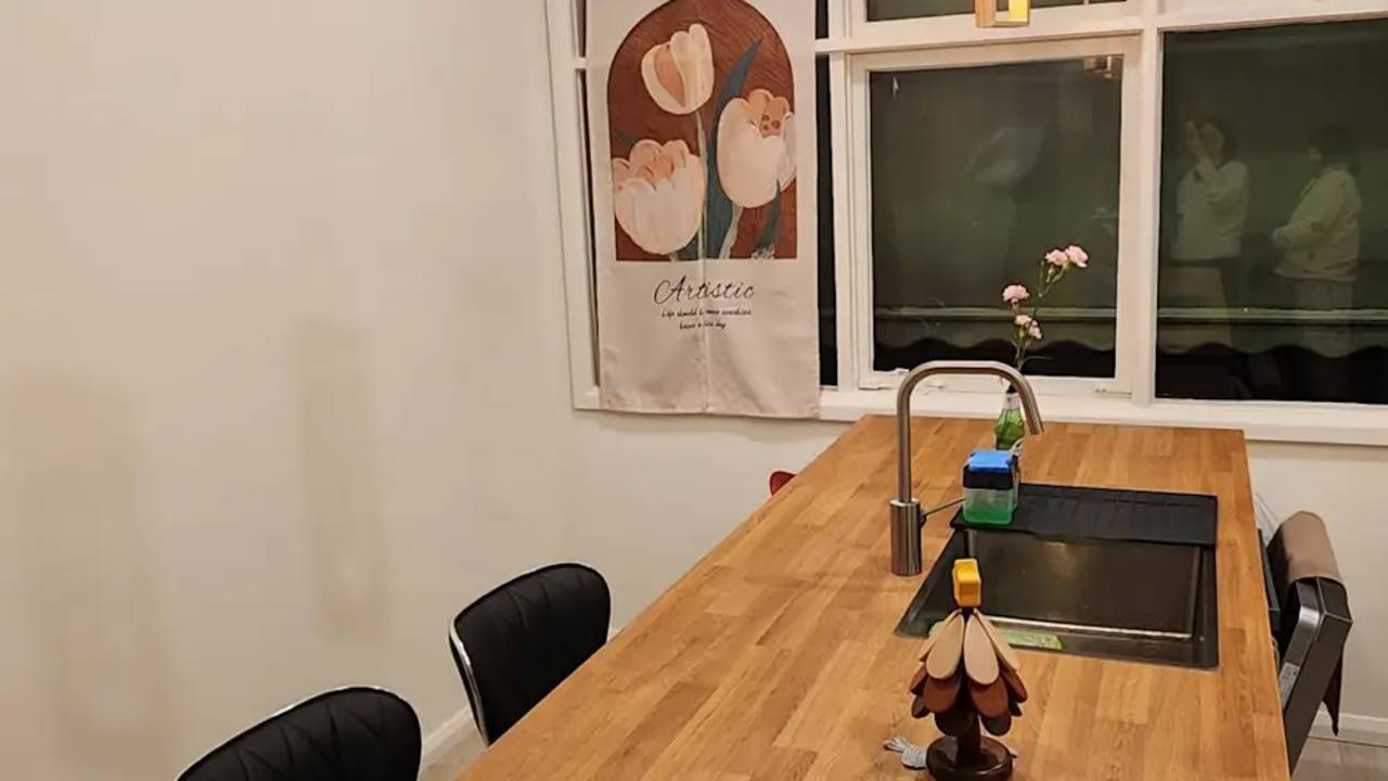 Furnished room in a share house