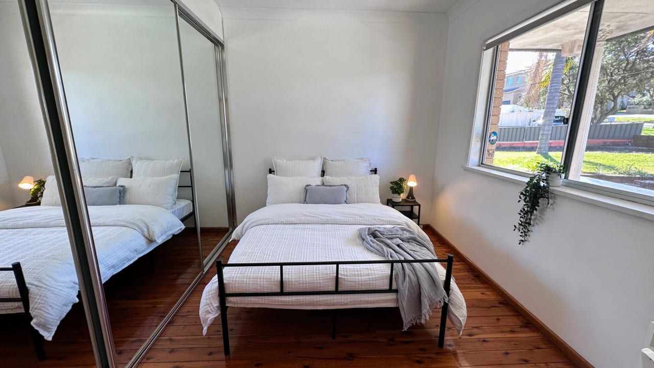 Furnished room in a flatshare