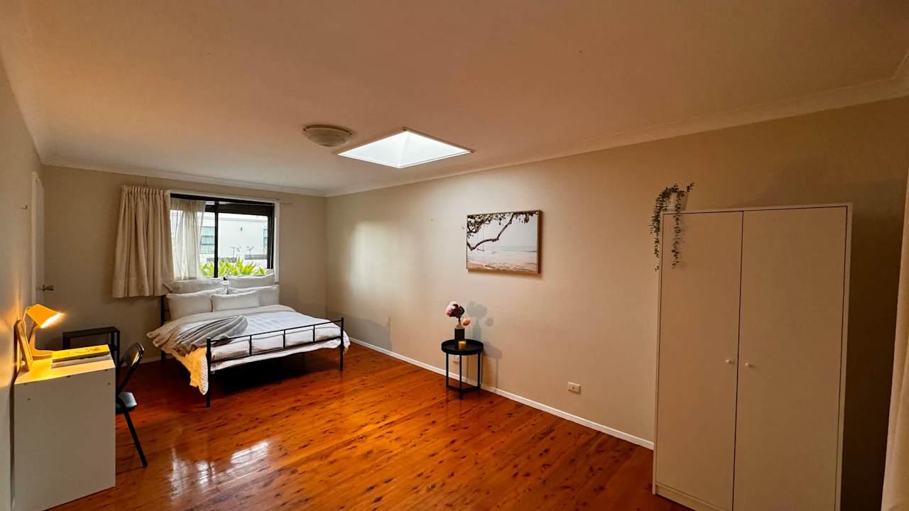 Furnished room in a flatshare