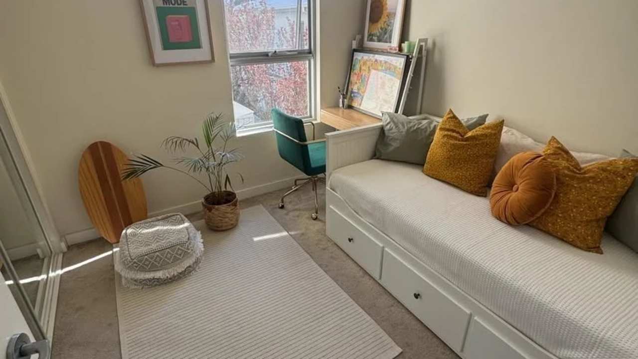 Furnished room in a share house