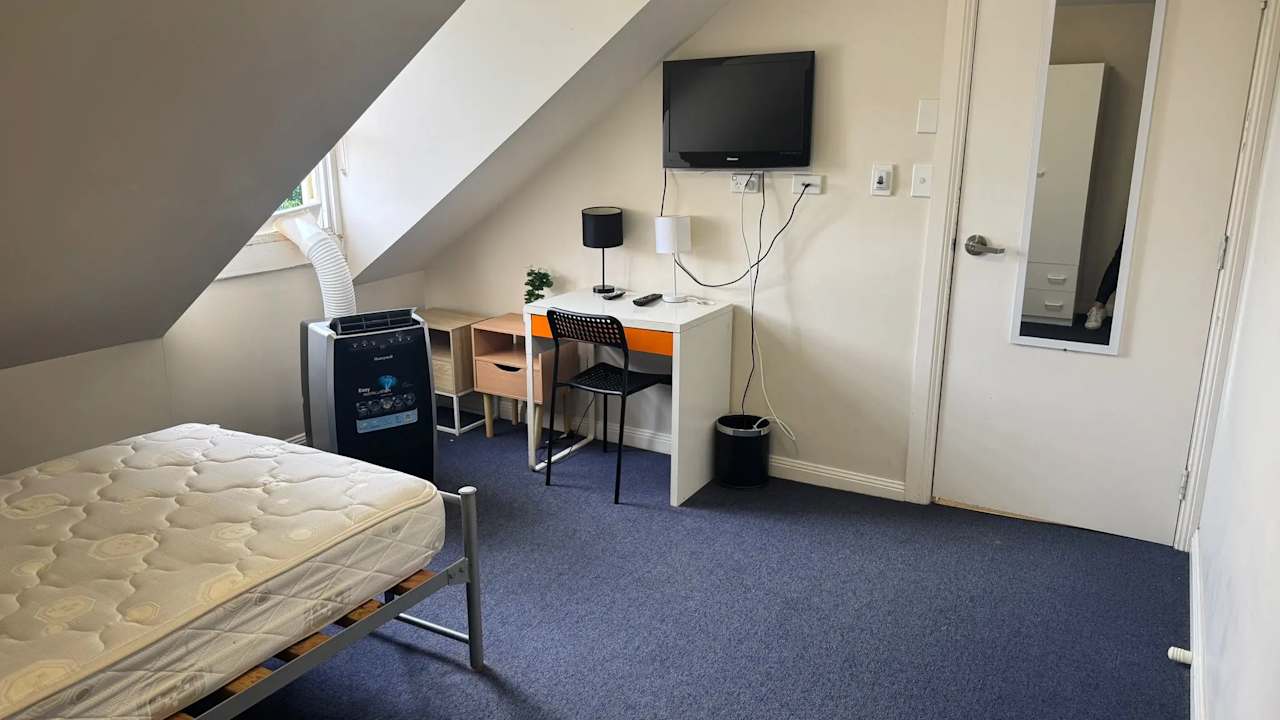 Furnished room studio flat for rent