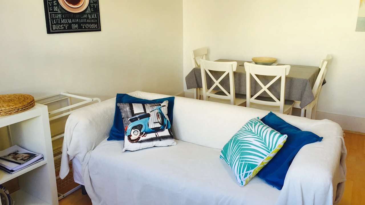 Furnished room in a flatshare