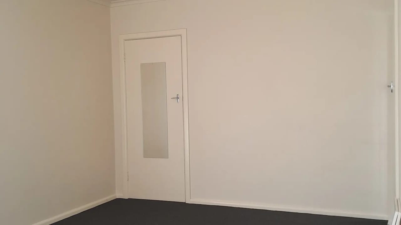 Unfurnished room in a flatshare