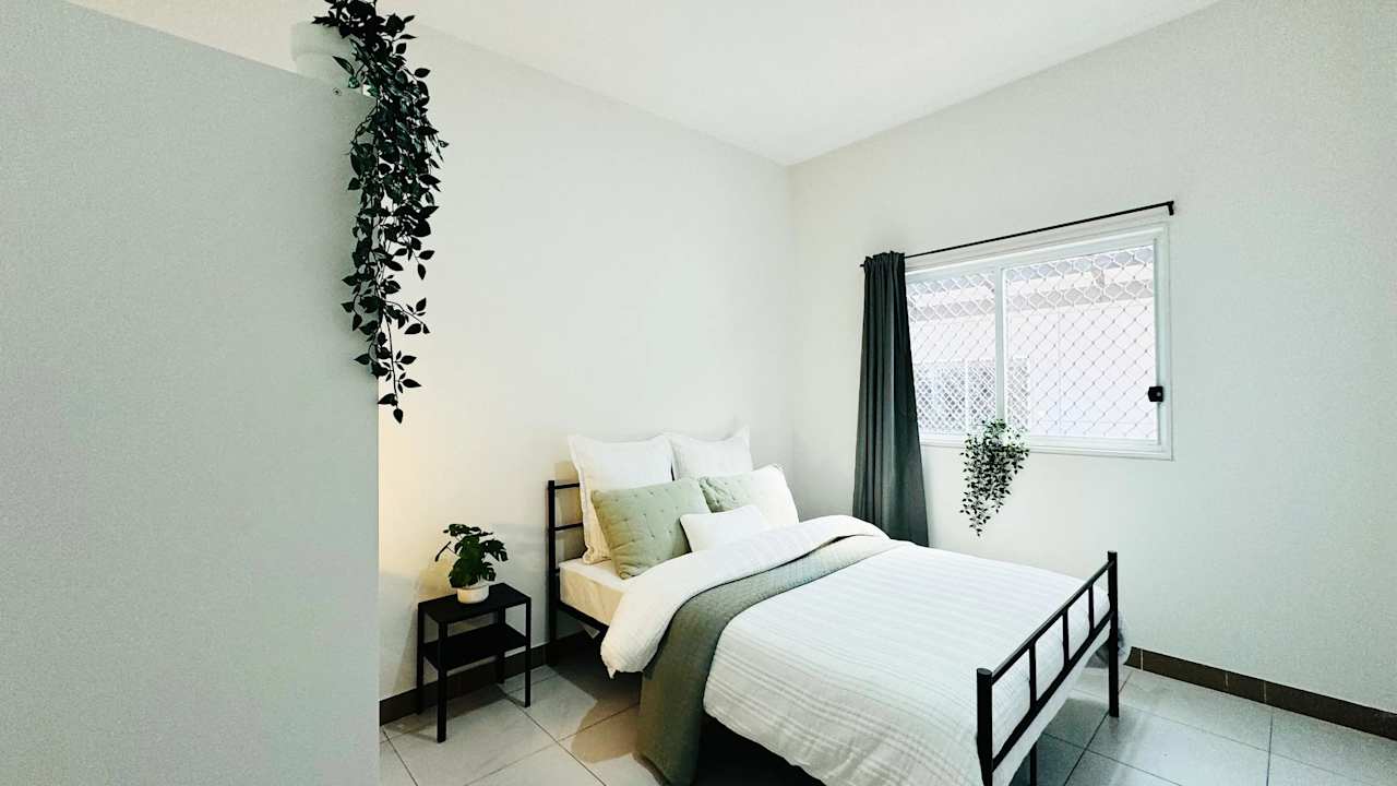 Furnished room in a flatshare