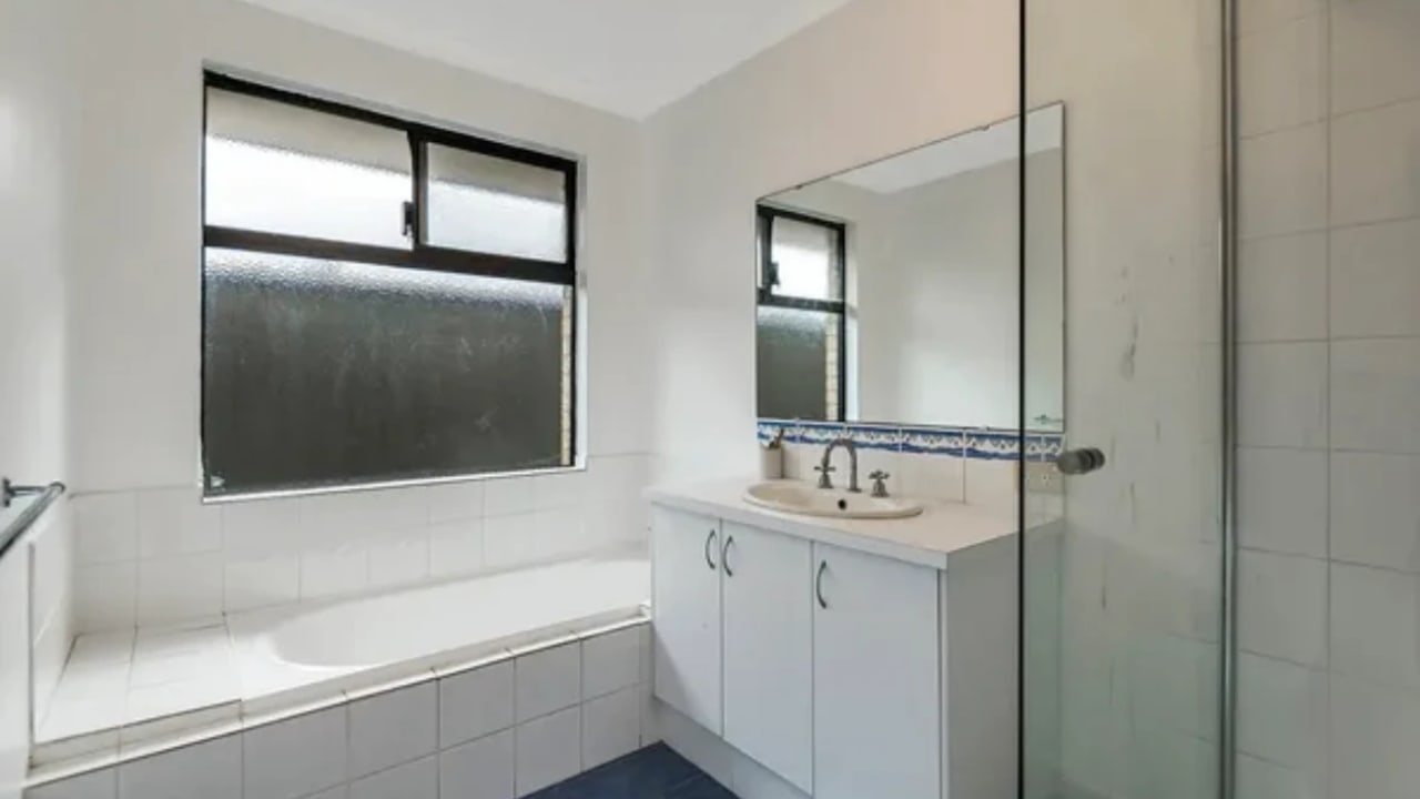 Room in a share house