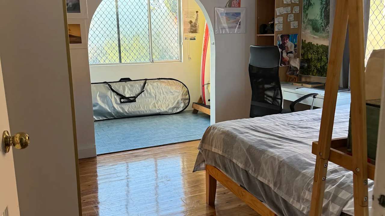 Furnished room in a share house