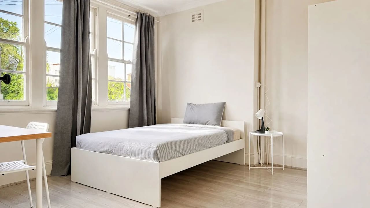 Whole property with 1 room for rent